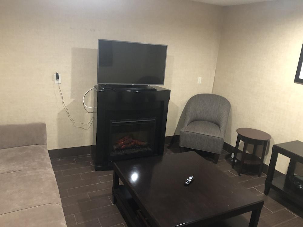 Holiday Inn Express And Suites Meriden By Ihg Esterno foto