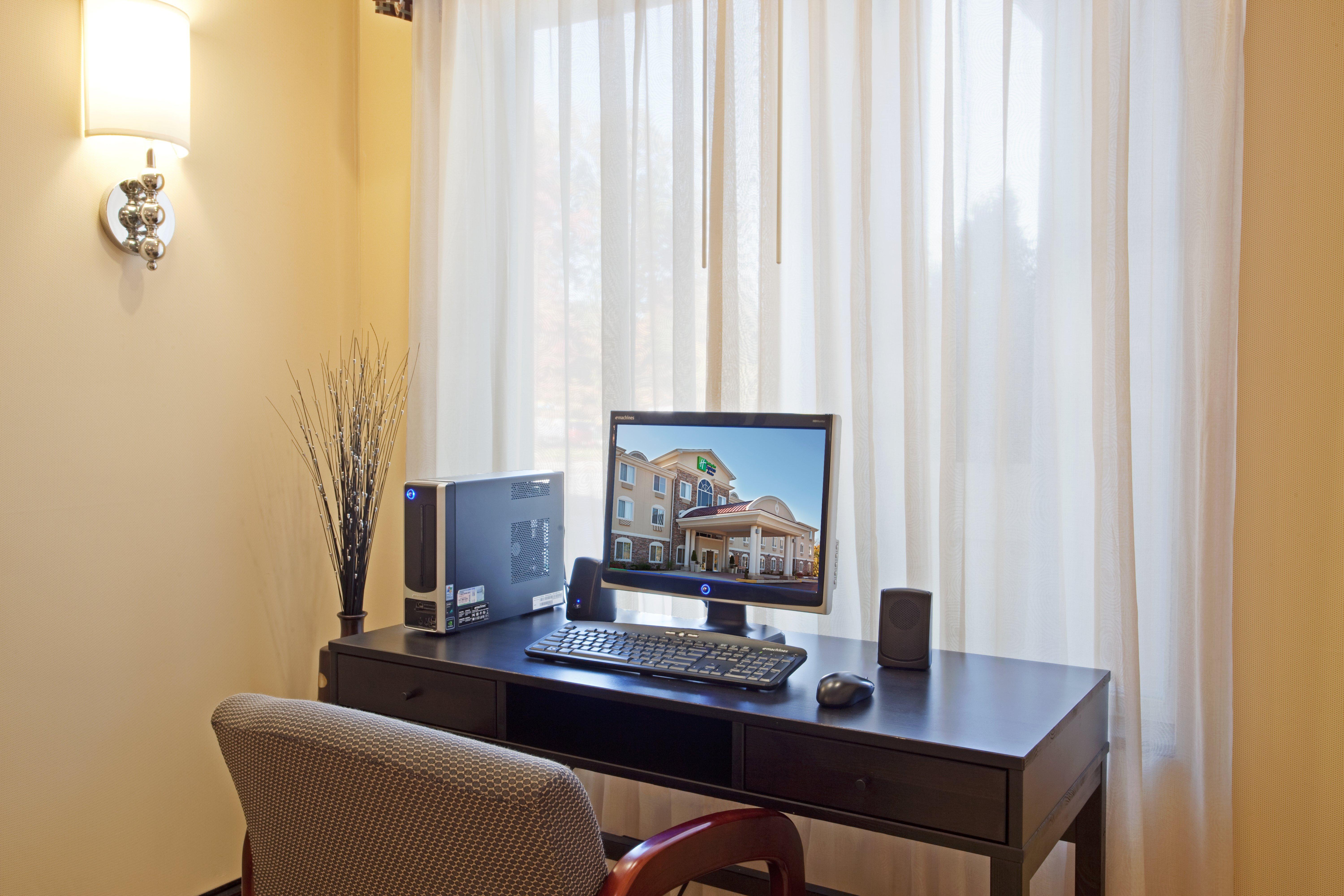 Holiday Inn Express And Suites Meriden By Ihg Esterno foto
