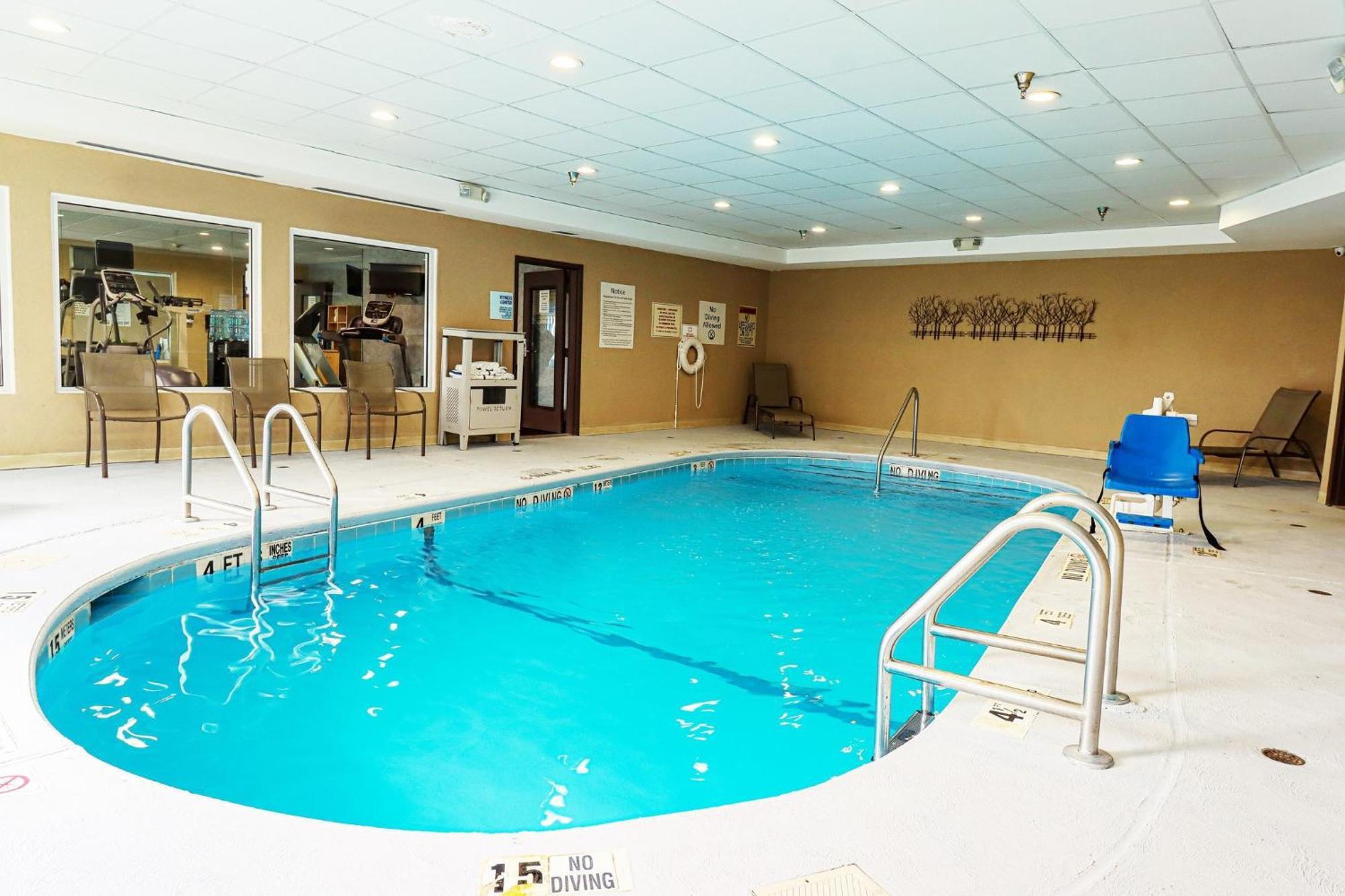 Holiday Inn Express And Suites Meriden By Ihg Esterno foto