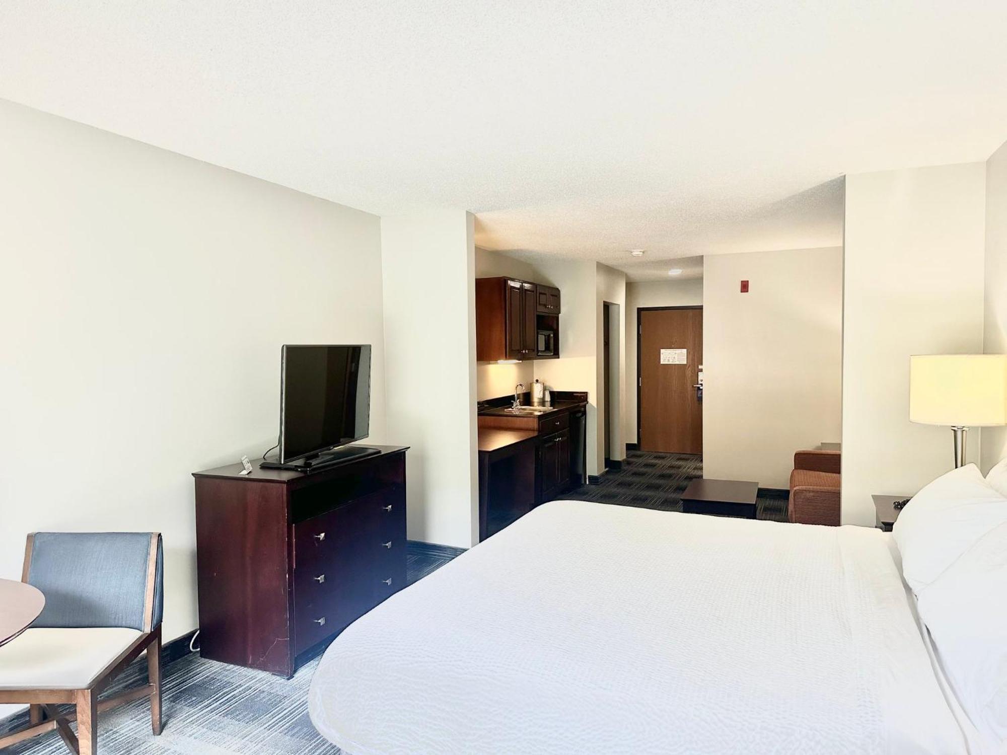 Holiday Inn Express And Suites Meriden By Ihg Esterno foto