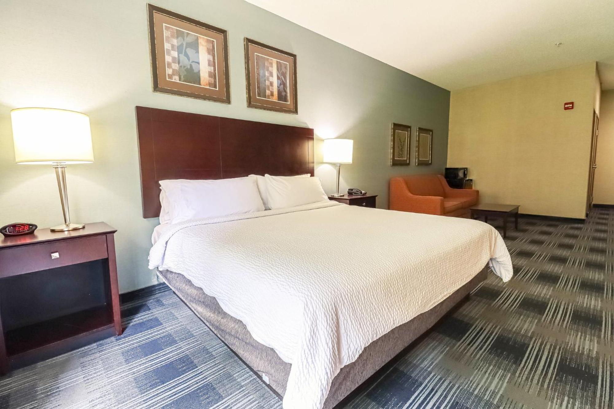Holiday Inn Express And Suites Meriden By Ihg Esterno foto