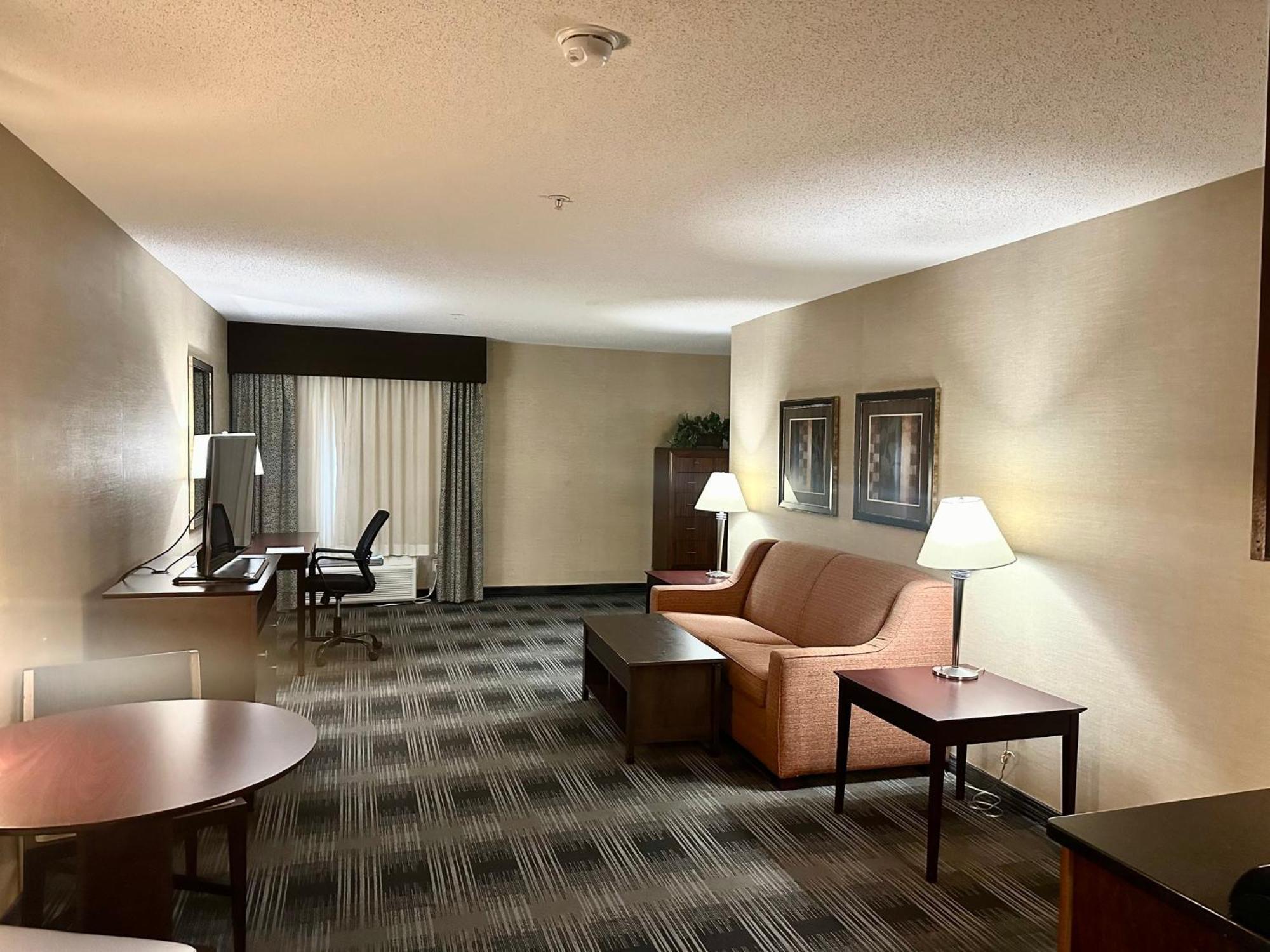 Holiday Inn Express And Suites Meriden By Ihg Esterno foto