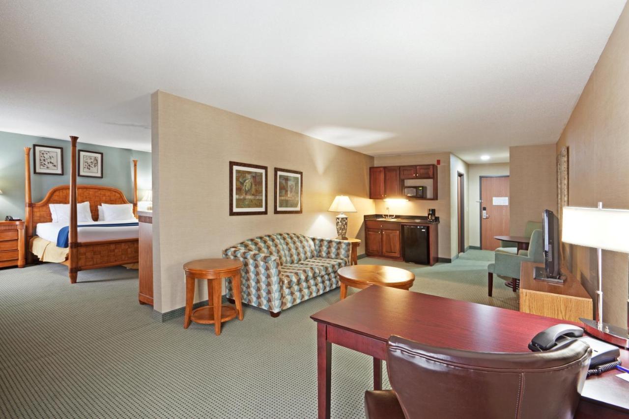 Holiday Inn Express And Suites Meriden By Ihg Esterno foto